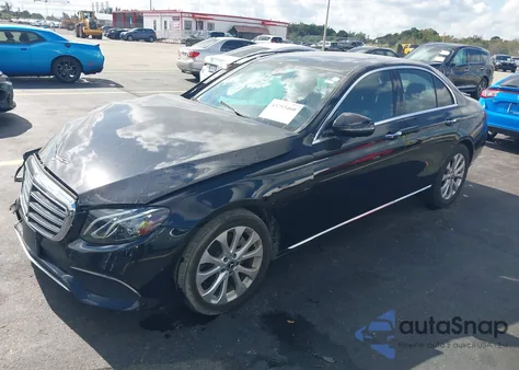 2019 Mercedes-Benz E 300 4Matic z USA, uszkodzony, nr VIN WDDZF4KB0KA517748